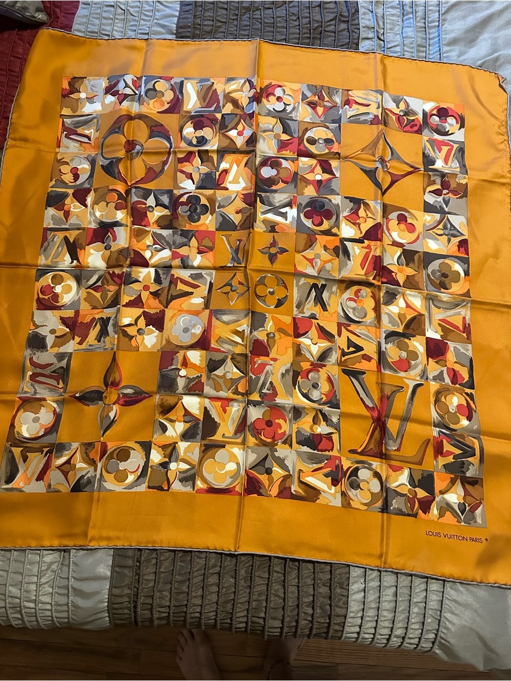 Louis Vuitton Carre Au Fil Dual Temps Square scarf